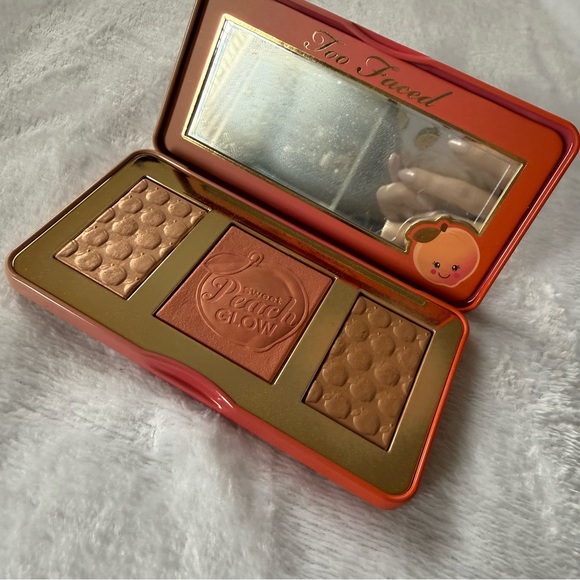 Too Faced Sweet Peach Glow Face Palette - Picture 3 of 5